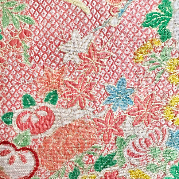 帯のタペストリー　アンティーク　赤に花車　テーブルランナー使用可　小物　和モダン　リメイク インテリア　和室　正月 7枚目の画像