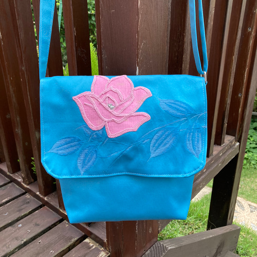 花刺繍 　色打ち掛けリメイクバック 和柄 帯リメイク ショルダーバッグ 名古屋帯 正絹 ブルー 水色 花刺繍
