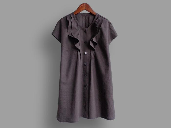 ～Series袖なしブラウス…やさしいフリル～