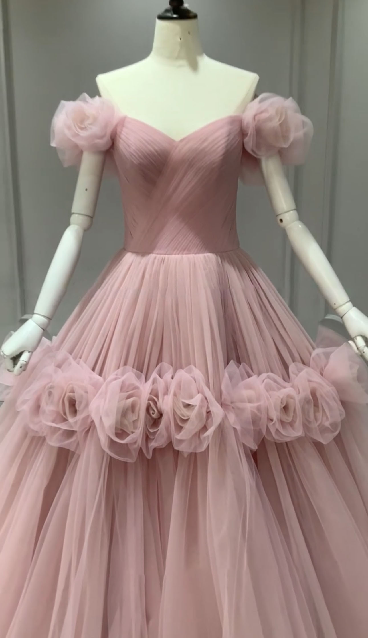 上品　フラワー袖　ローズ　二の腕カバー　くすみピンク　花飾り　大人気　編み上げ　サイズオーダー結婚式お呼ばれ二次会披露宴