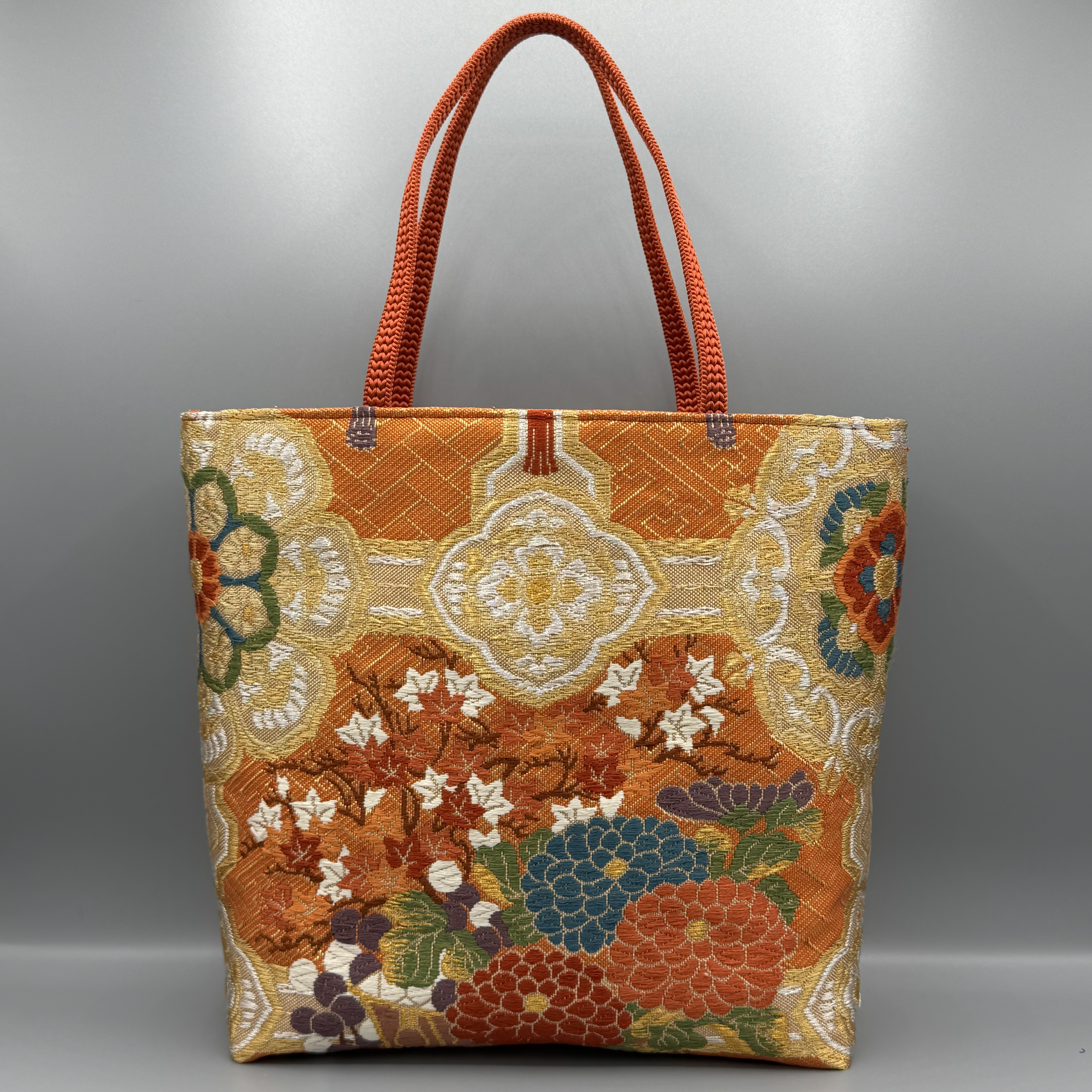 着物リメイク. アンティーク丸帯 × 本革 トートバッグ. ハンドメイド 花鳥柄 着物リメイク. アンティーク丸帯 × 本革 トートバッグ