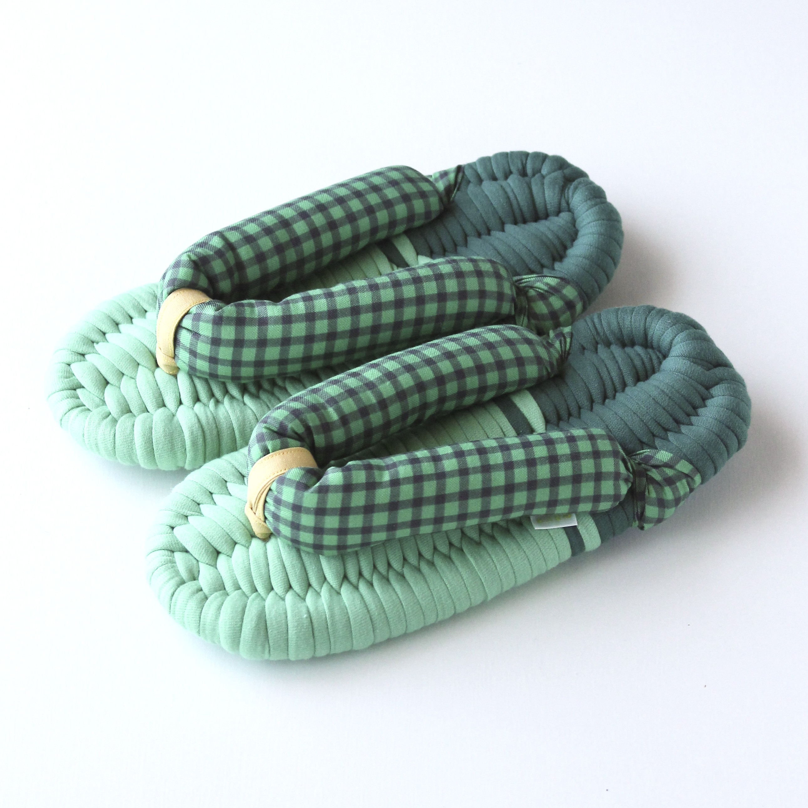 フワフワ鼻緒　グリーン　ルームシューズ　布ぞうり　室内履き　スリッパ　Mサイズ