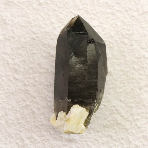 モリオン　黒水晶　原石 高品質]ブラジル産モリオン原石/天然黒水晶（手のひらサイズ339g