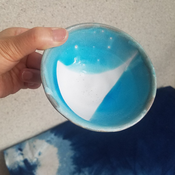 小鉢【雪融けのトライアングル】青い器　小物入れ　お酒のアテや副菜に　 1枚目の画像