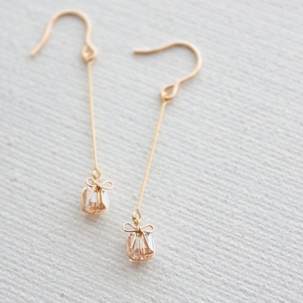 【クリスタル】ギフトBOXロングピアス　K14GF　P809