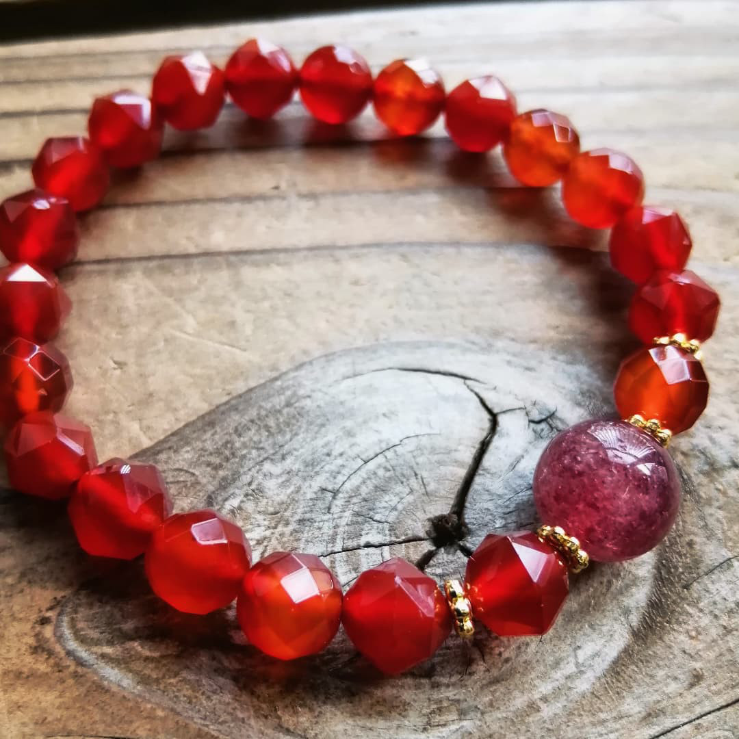 ◆還暦のお祝いにも◆◆赤瑪瑙＆ストロベリークォーツのブレスレット 9000円（送料無料）  11.5-8mm