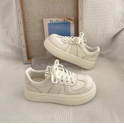 お値下げ中 2025新作◎プラダ　厚底スニーカー 高級感たっぷり厚底白靴レディースマドレーヌ2025超人気新作爆型