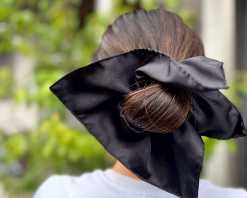 CELINE ロゴ入りサテンシュシュ ブラック 完売前に！□CELINE □セリーヌ レイユール シュシュ (CELINE/ヘア