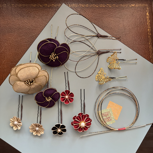 華猫【華猫の椿 紫とゴールド椿とつまみ細工の髪飾り】つまみ細工髪