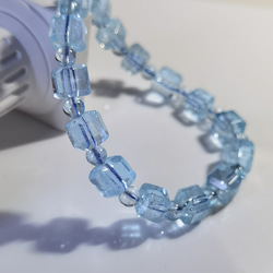 【もも】✳︎SALE✳︎天然トパーズの華奢ゴムブレスレット トパーズ ブレスレット の人気通販｜Creema(クリーマ) 国内最大の