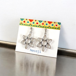 医療系・理系がグッとくる原子ピアス 2枚目の画像