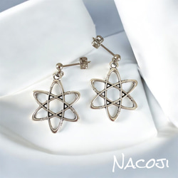 医療系・理系がグッとくる原子ピアス 1枚目の画像