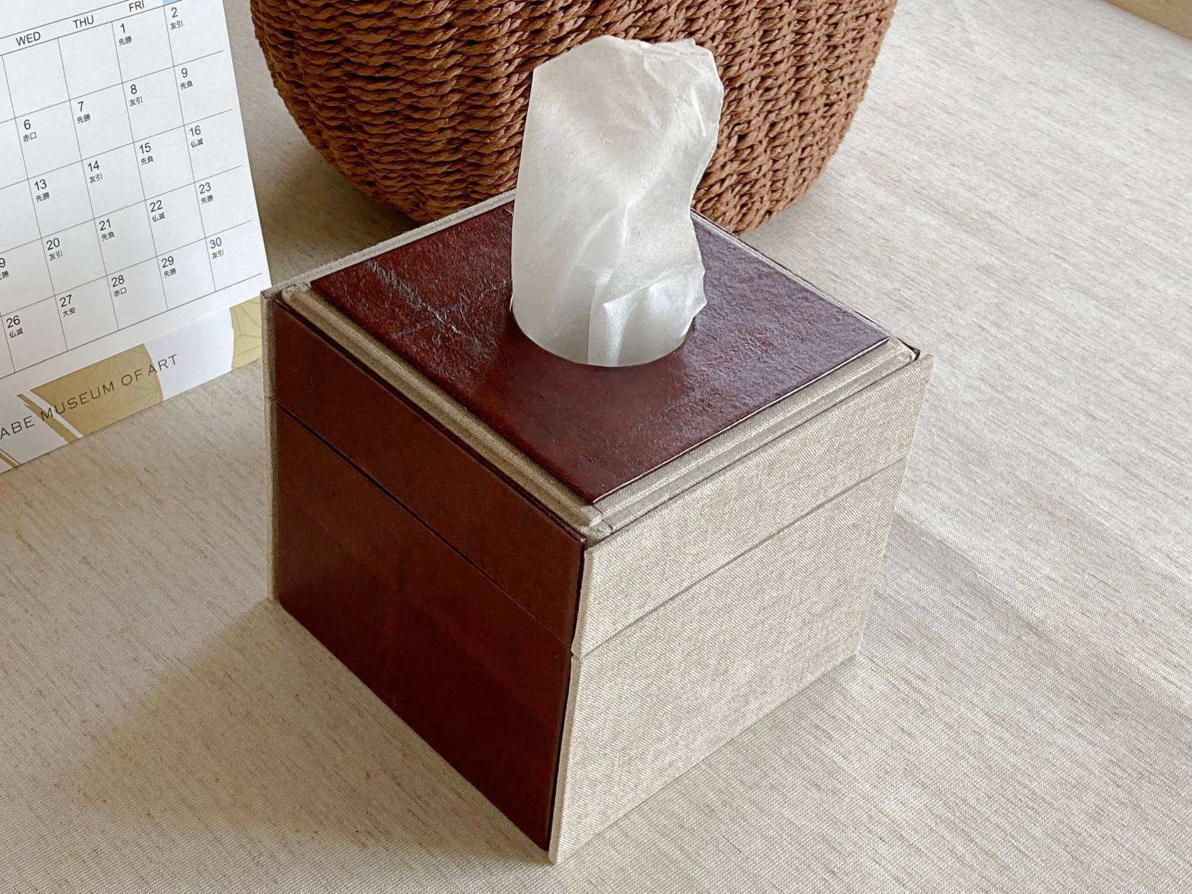 柿渋紙と麻布を張ったキューブ型ティッシュケース