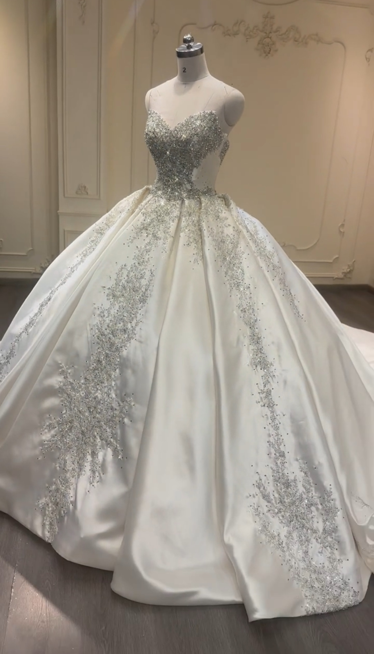 2ways 二の腕カバー　韓国スタイル　オフホワイト　レーススカート　ストーン　キラキラドレス　取り外し可能袖　前撮り