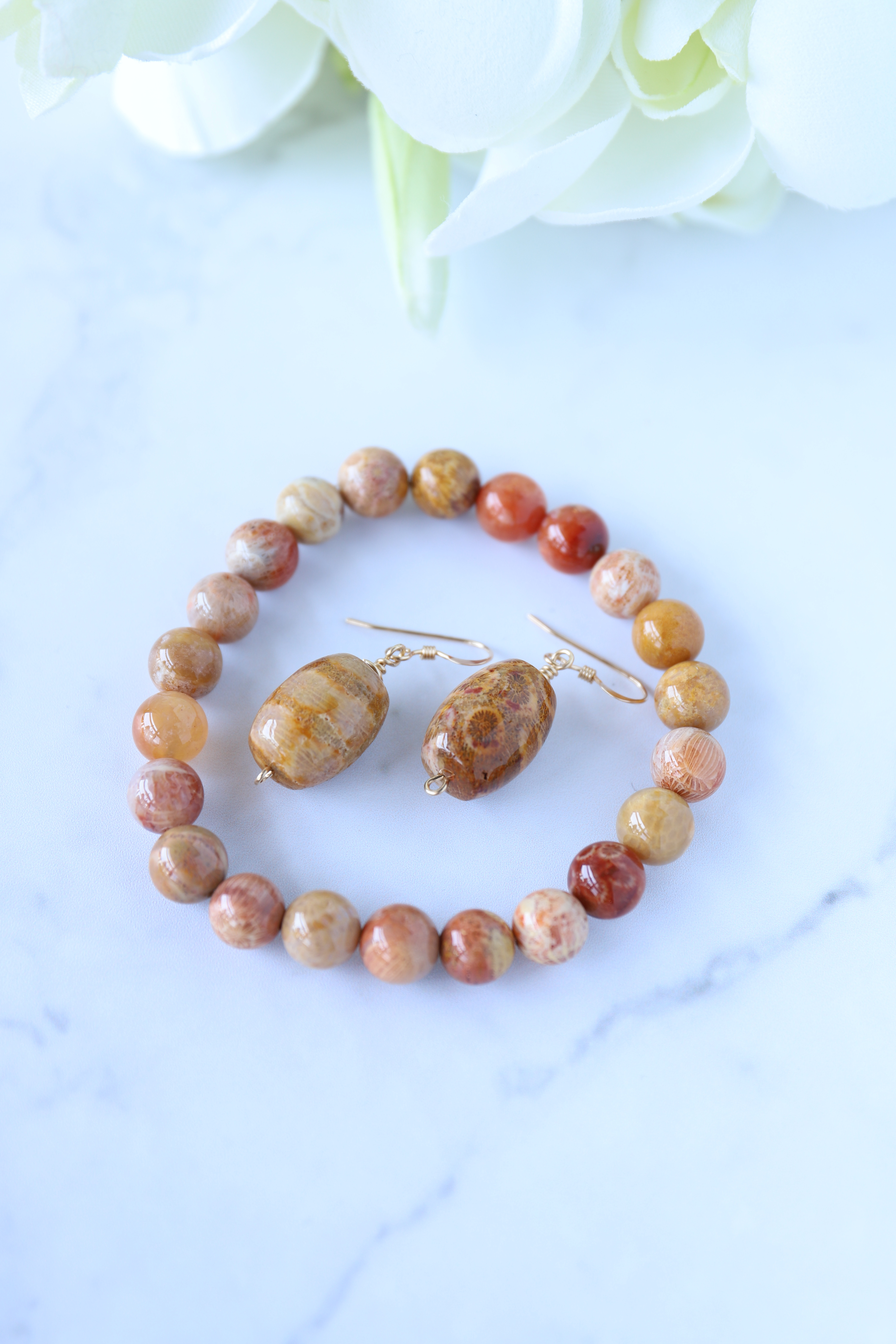 遠い記憶を宿す　フォッシルコーラル 　ピアス&ブレスレットセット  （ブラウン系）