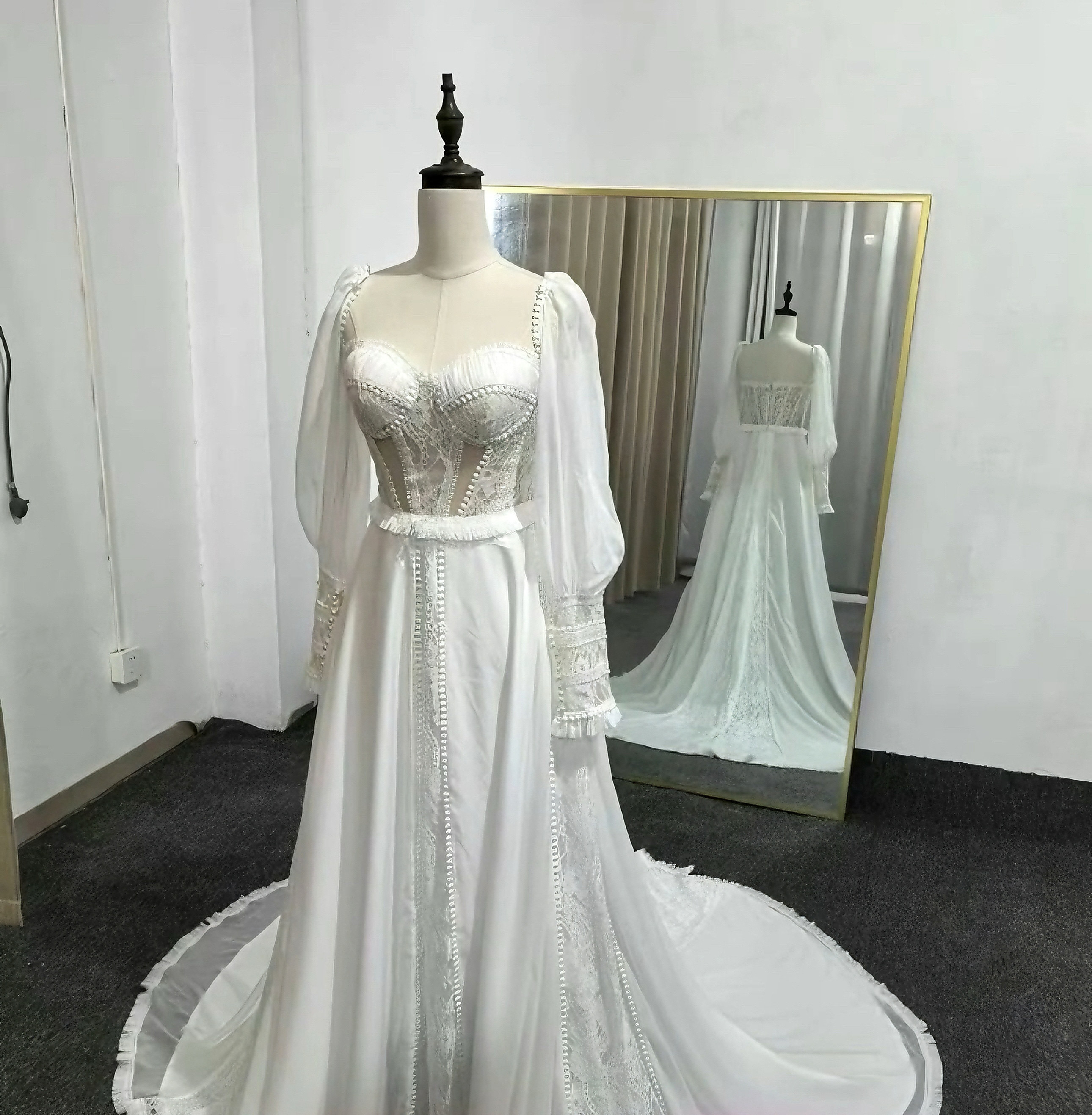 大人気！アンティークなドレス　フランススタイル　長袖　セクシー　スクエアネック　ファスナー背中みせ2次会　ホワイト　優雅