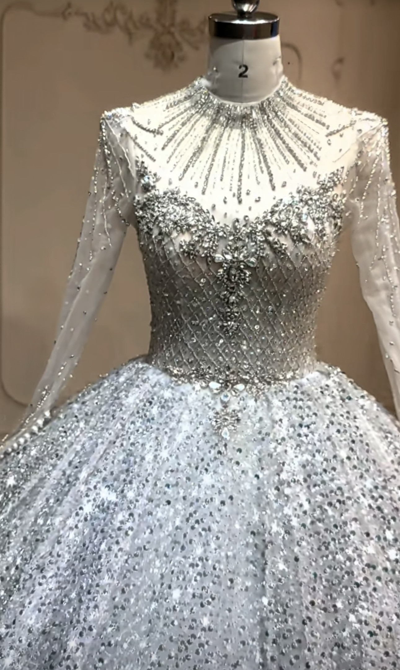 激売れ人気商品　目立つ　イリュージョン　韓国スタイル　プリンセスライン　贅沢な総ストーン　白ウェディングドレスブライダル