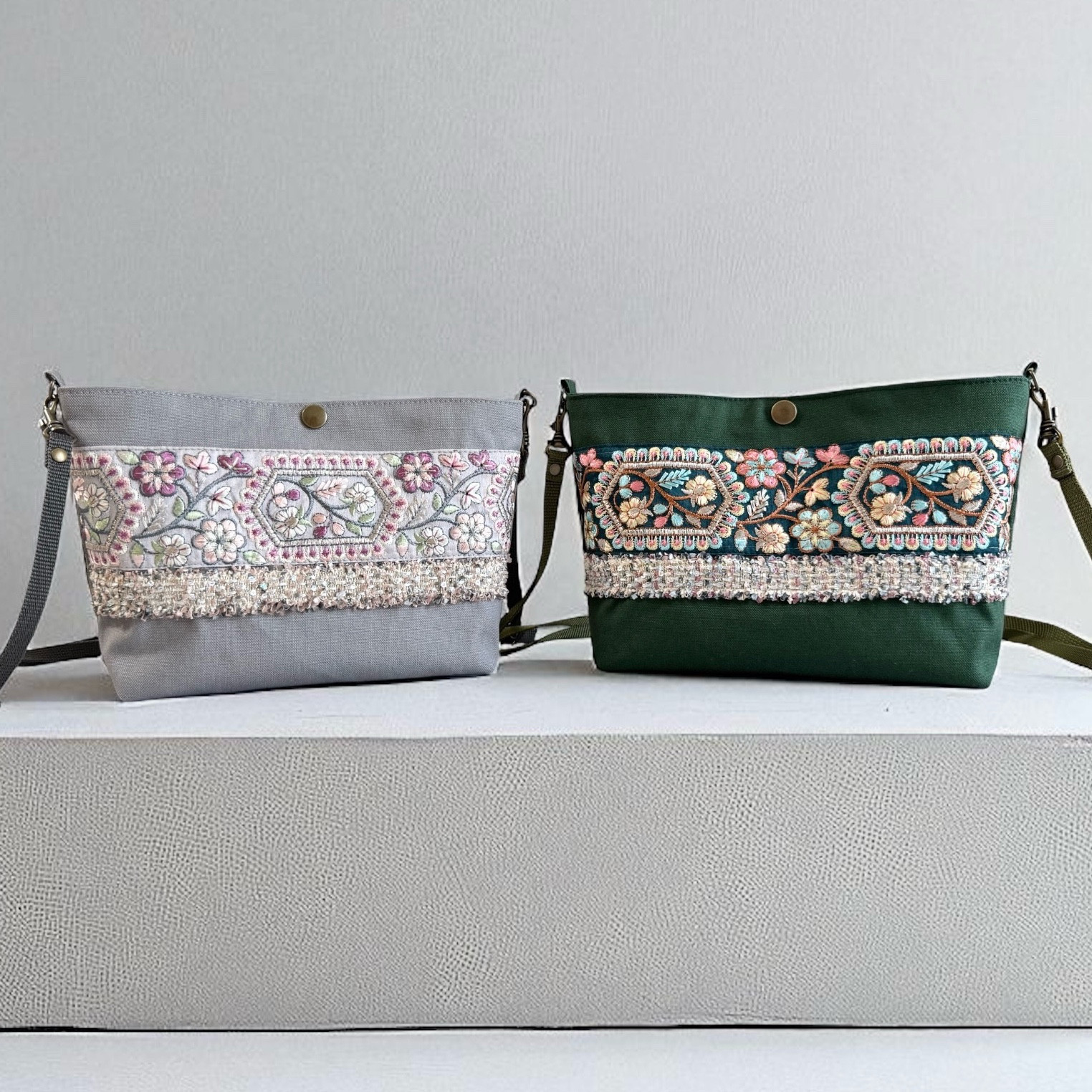 インド刺繍×帆布/キラキラカラフルツイード/コンパクトポシェット/ショルダーバッグ（2色展開）