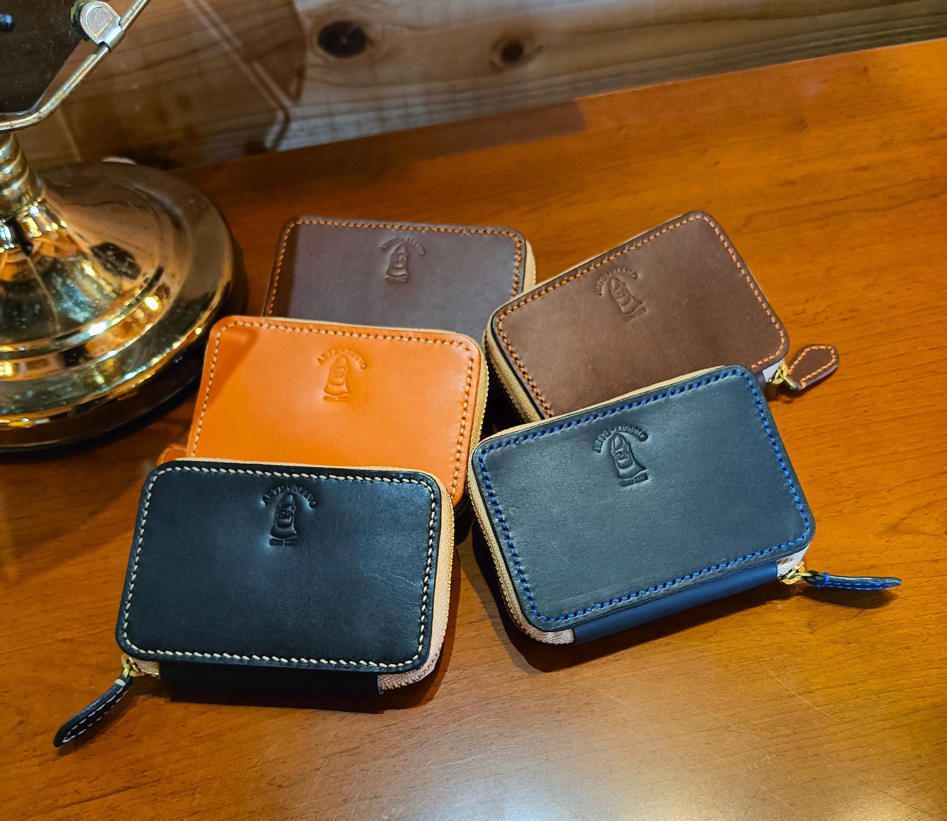 【全て手作りの一点もの革小物】日常の隣に＊ビスコットシリーズ＊お金も入るファスナーカードケース～アルテ・マーノ～