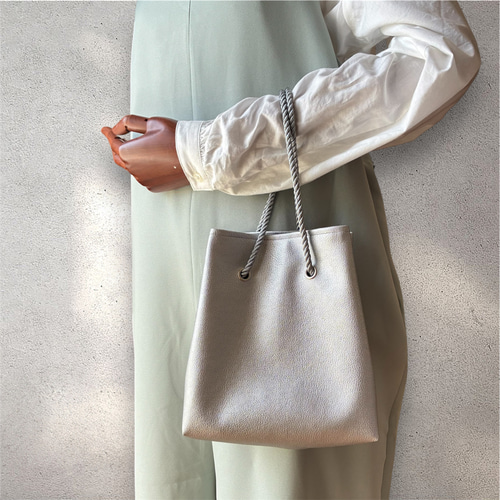 ハトメ巾着バッグmini☁︎フェイクレザー☁︎シルバー 巾着バッグ 443