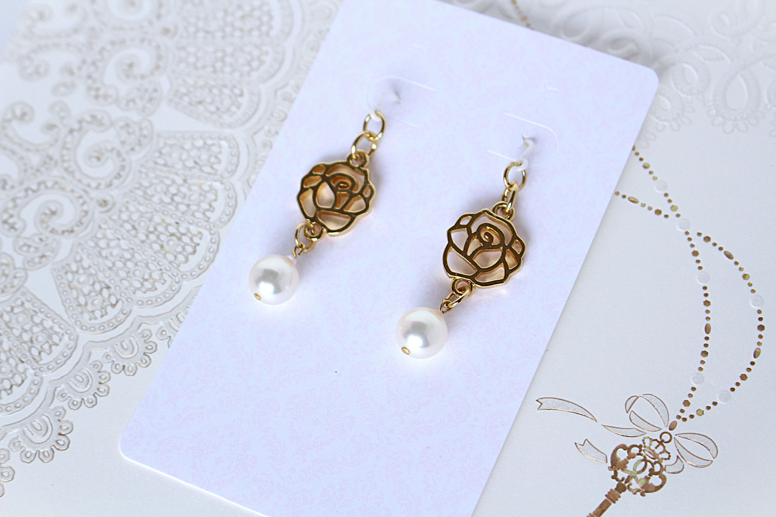 あこや本真珠　華やかに でも上品に。ゴールドローズ×パール　ピアス