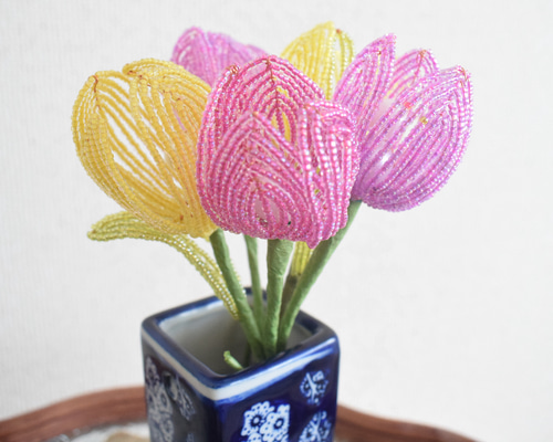 チューリップのビーズフラワー花束】誕生日/結婚祝い/新築祝いに