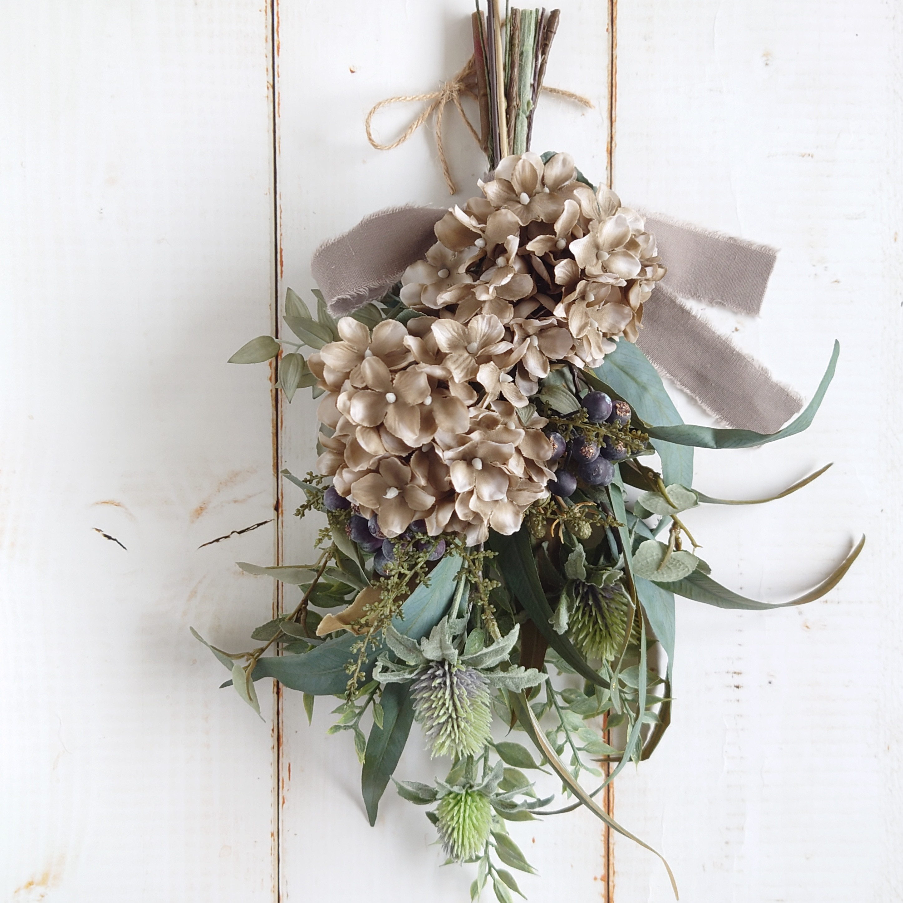 あじさいとユーカリのグリーンスワッグ　シャビーナチュラル