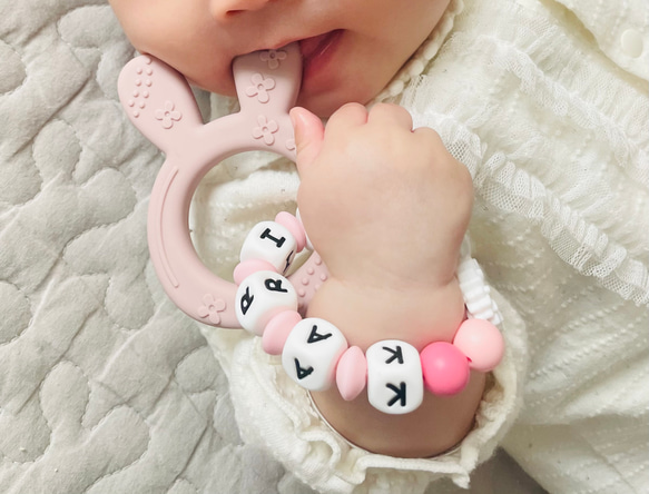 ✨送料無料✨【ギフトセットver.60 】大感謝祭！2点セット 出産祝い　スタイ　名前入りスタイ　洗える歯固め　名入れ 8枚目の画像