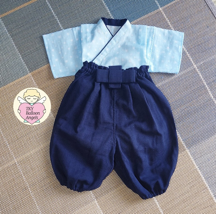 ベビー袴　甚平ロンパースと袴のセット　水色地白星柄☆紺袴　退院着　セレモニードレス　男の子用　1歳頃まで着用可能☆