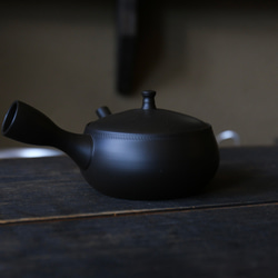 愛知県常滑産・梅原タツオさんのつくる常滑急須・浅袋・ノタ打ち・220cc 4枚目の画像