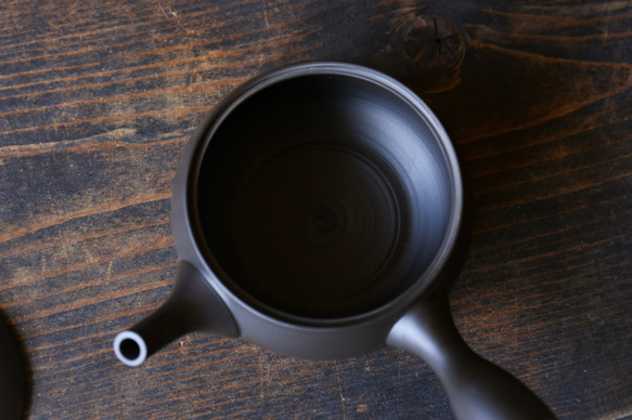 愛知県常滑産・梅原タツオさんのつくる常滑急須・浅袋・ノタ打ち・220cc 6枚目の画像