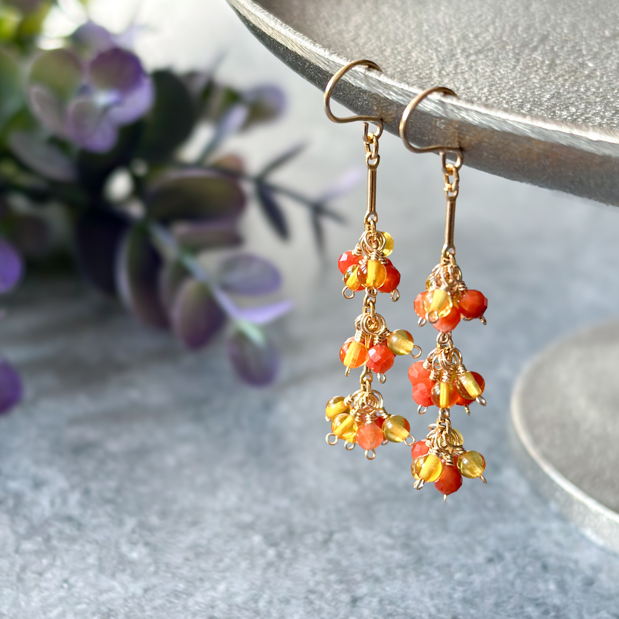 14kgf*金木犀*アンバーと南紅瑪瑙の揺れるピアス／イヤリング