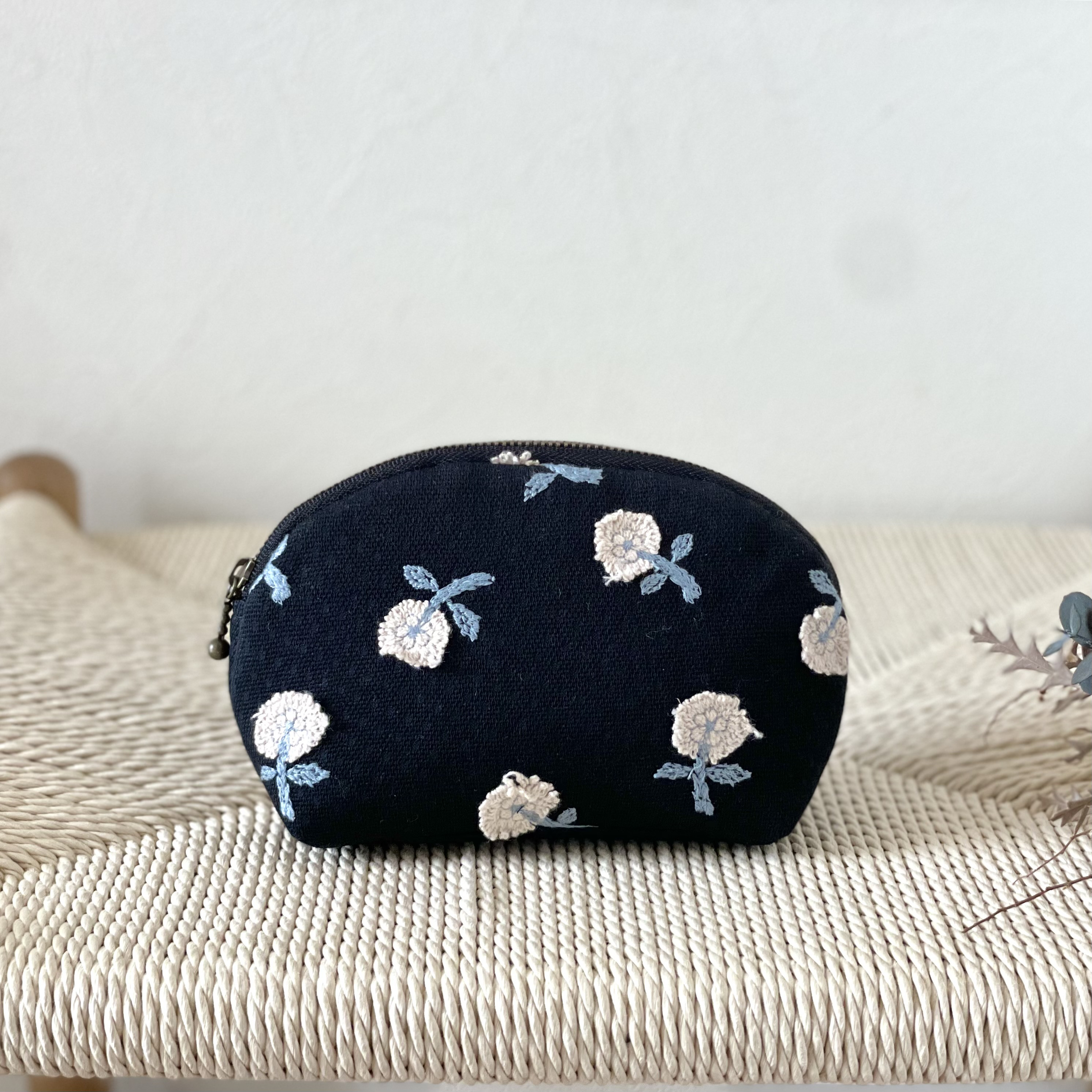 ⚮̈ミナペルホネン　シェルポーチ　skip black