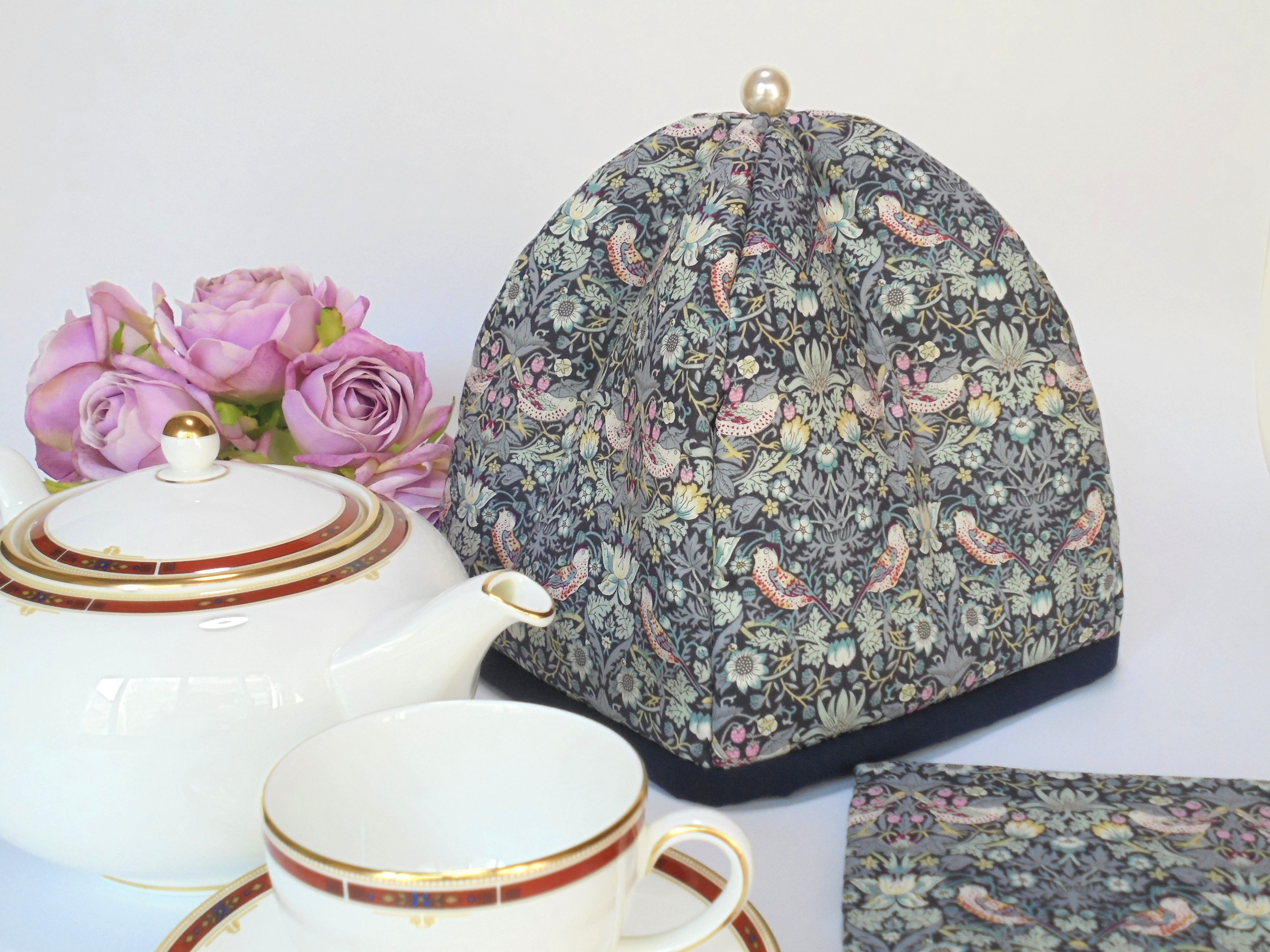 リバティ・ウィリアムモリスいちご泥棒　大きさを感じさせない最強ティーコゼー