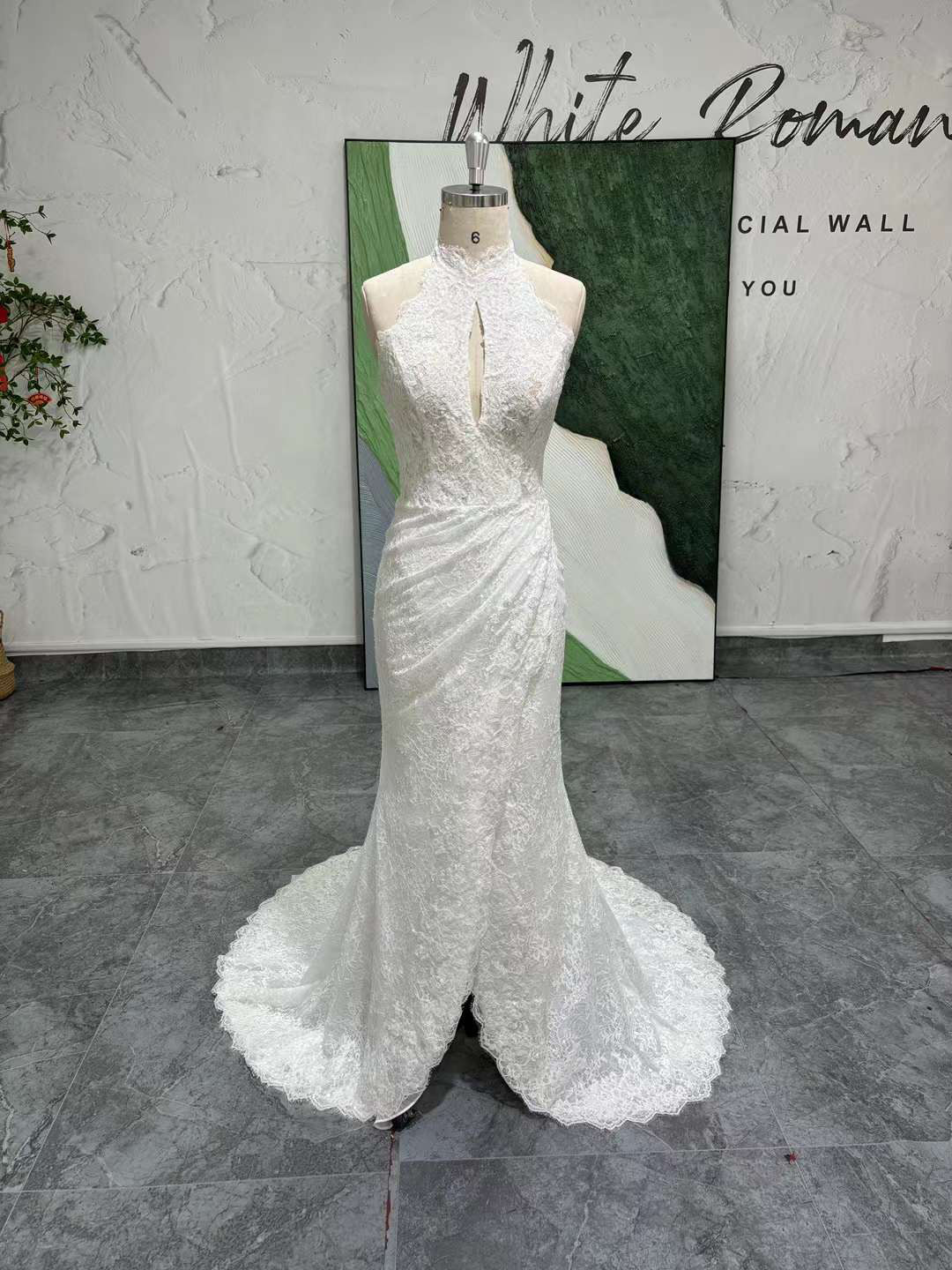 新作！憧れのドレス　ホルターネック細見えシルエット　セクシー　しいレース　背中見せる　ティアドロップ　バック　白　披露宴