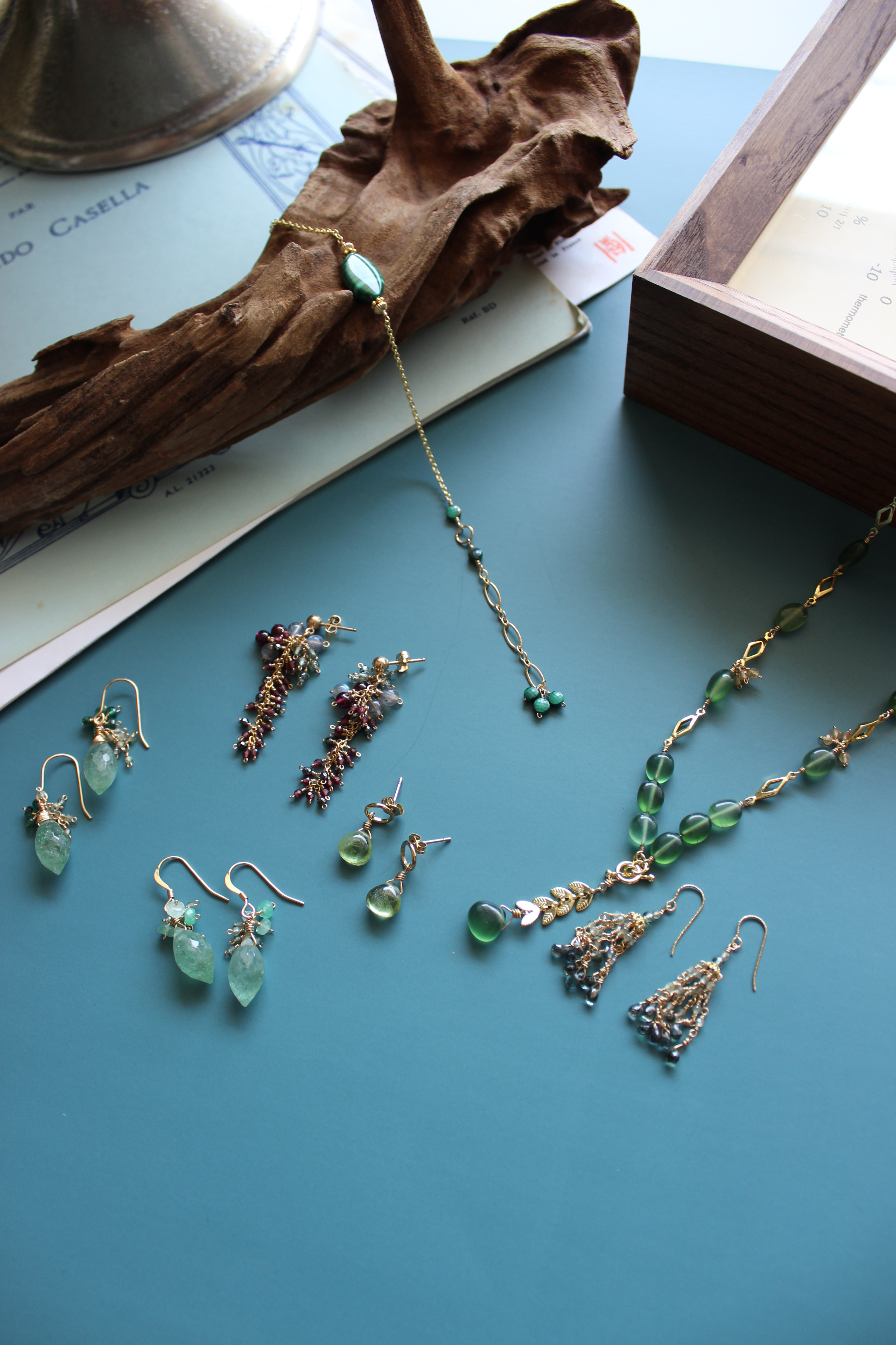 グリーンサファイアのピアス(イヤリング)