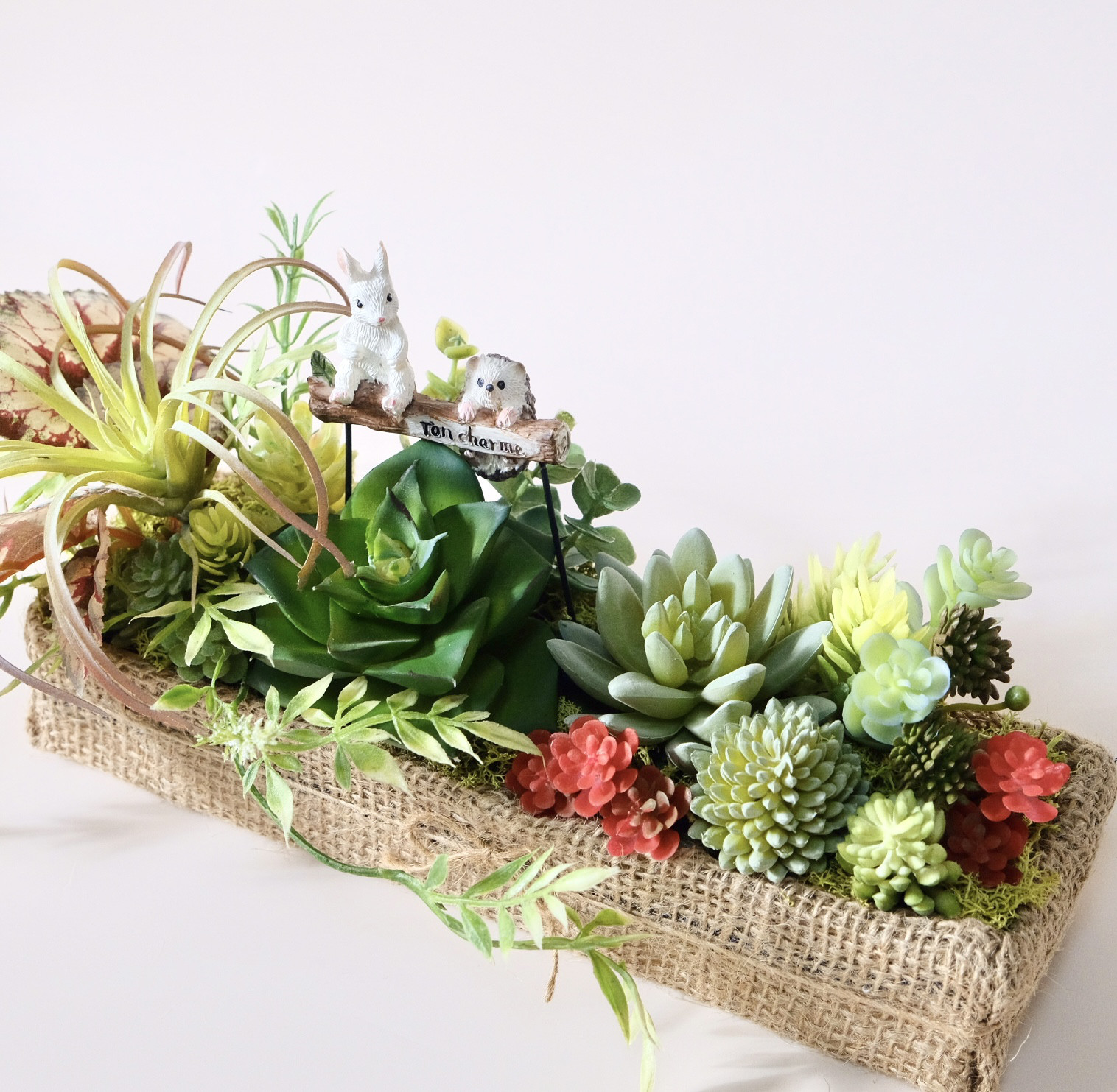 《再販》枯れない多肉植物アレンジ　フェイク　寄せ植え　木箱　横長　デスクサイド　カラフル　高級肉厚多肉