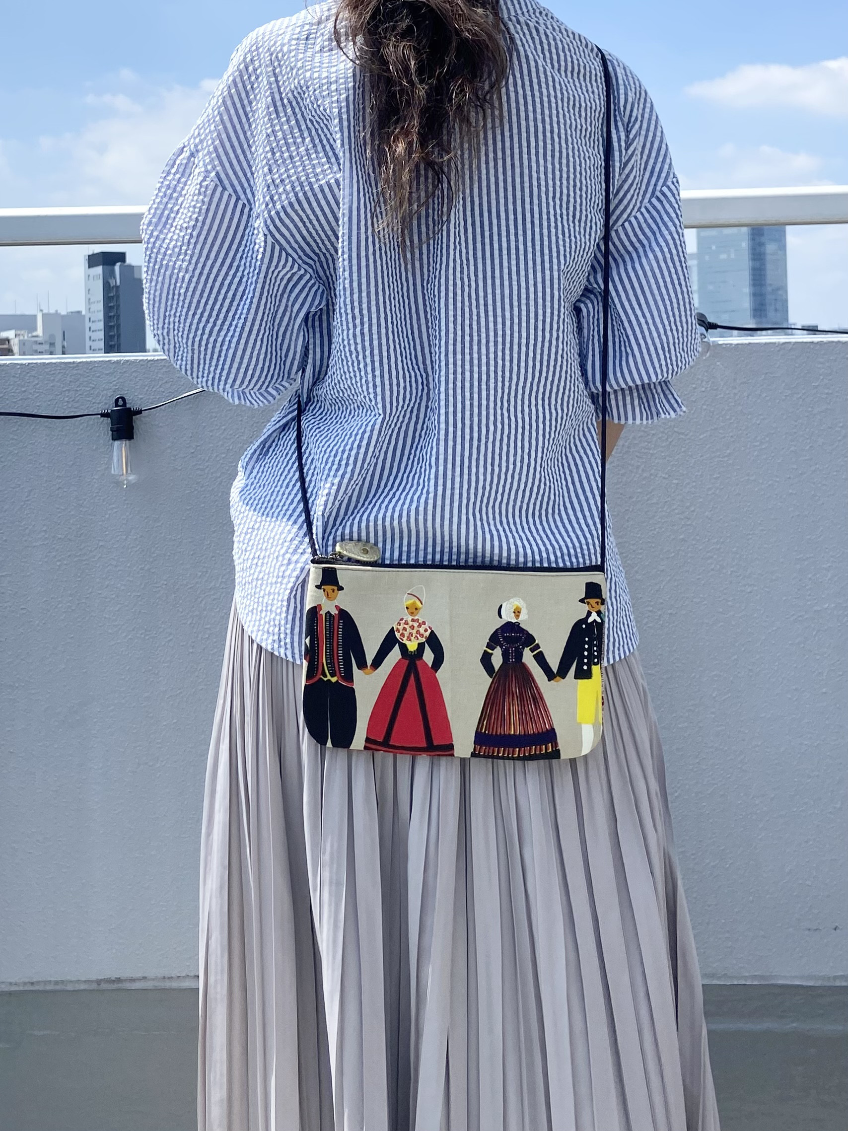 【1点もの】前後2デザイン楽しめる＊民族衣装柄＊インポートクロス×カーテン生地＊サコッシュ＊ICカードポケット付