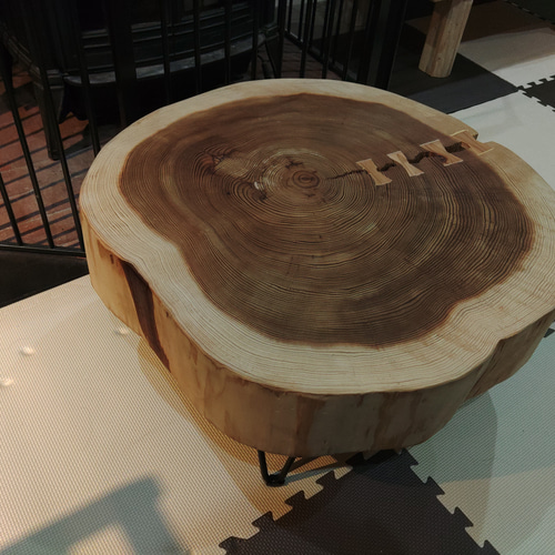 杉の年輪テーブル　天板極厚大きめサイズ 杉の丸太の年輪テーブル 天板極厚サイズ ローテーブル・リビング