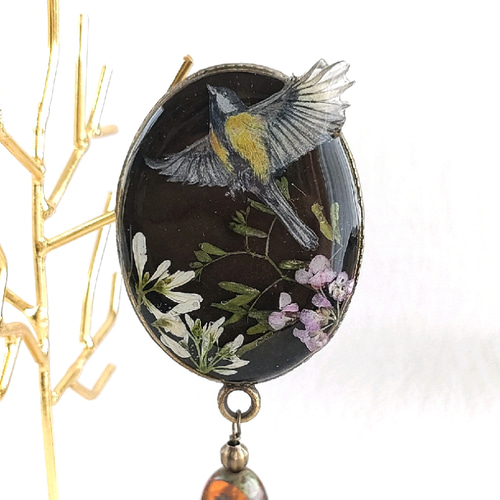 レジンで描く小さな森／野鳥モチーフ(シジュウカラ)大ぶりブローチ