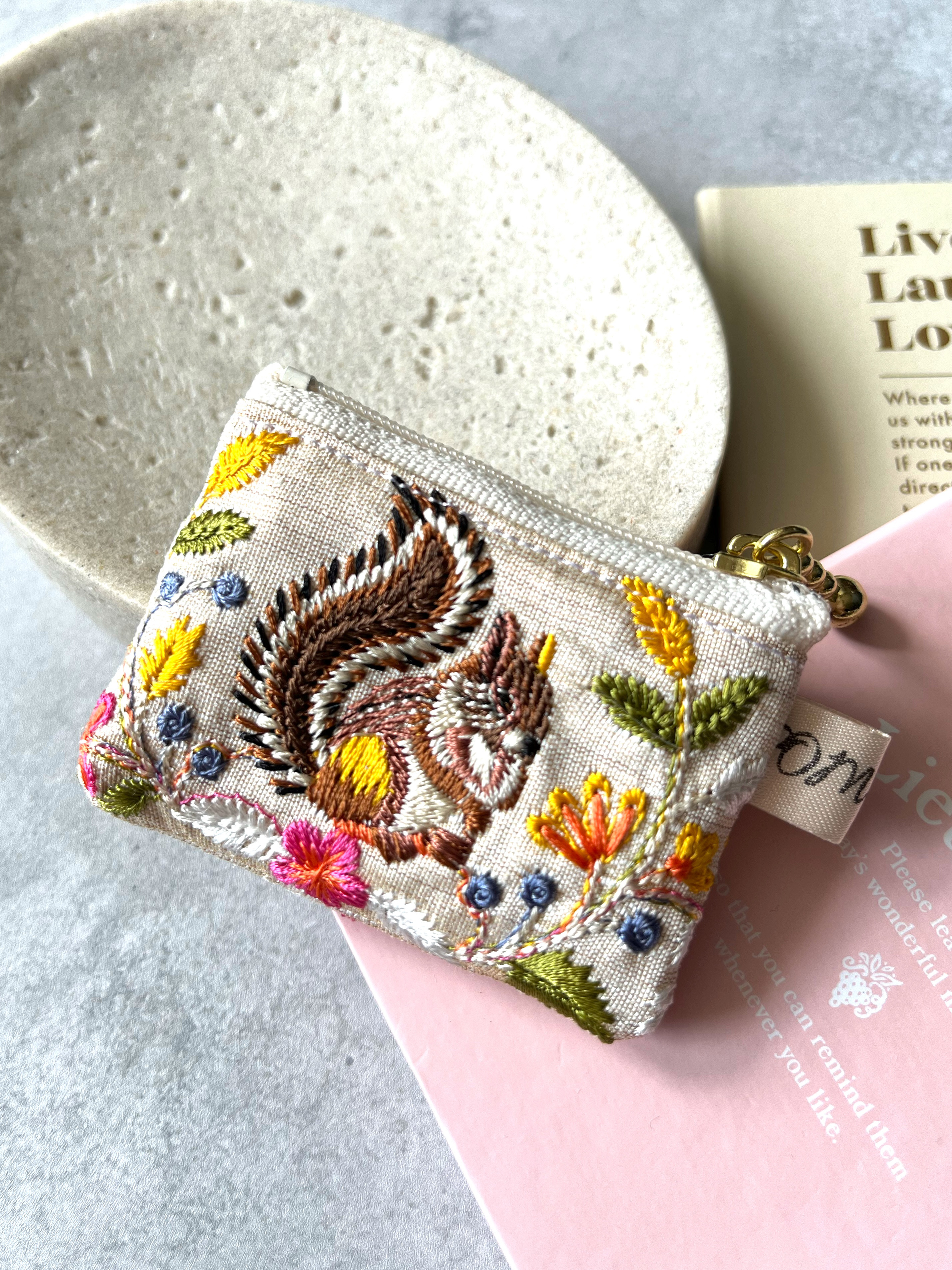 リスちゃん刺繍が可愛い♡6cmファスナーポーチ ポーチ POM-haru- 通販