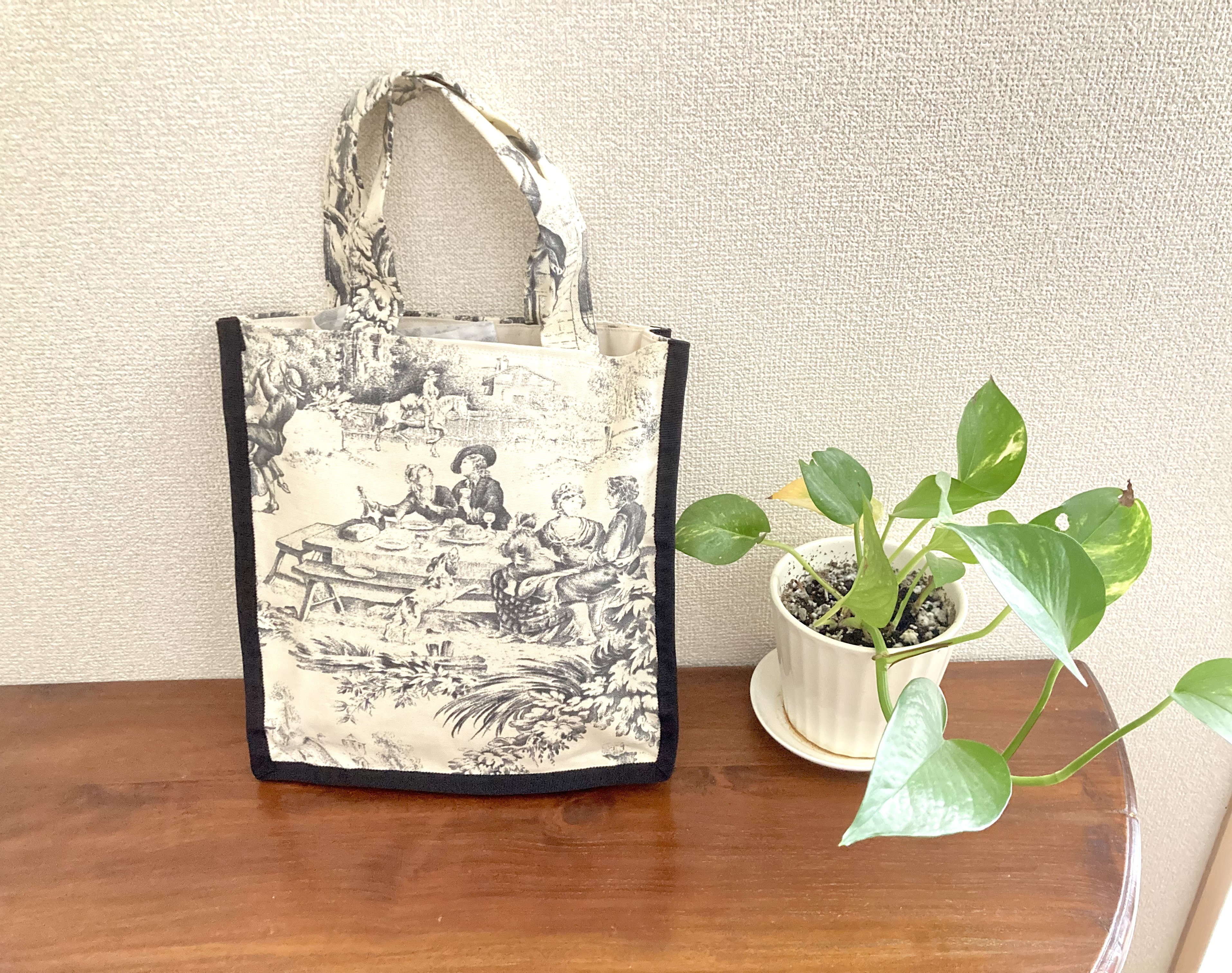 toile de jouyフェミニンで上品なトートバッグ