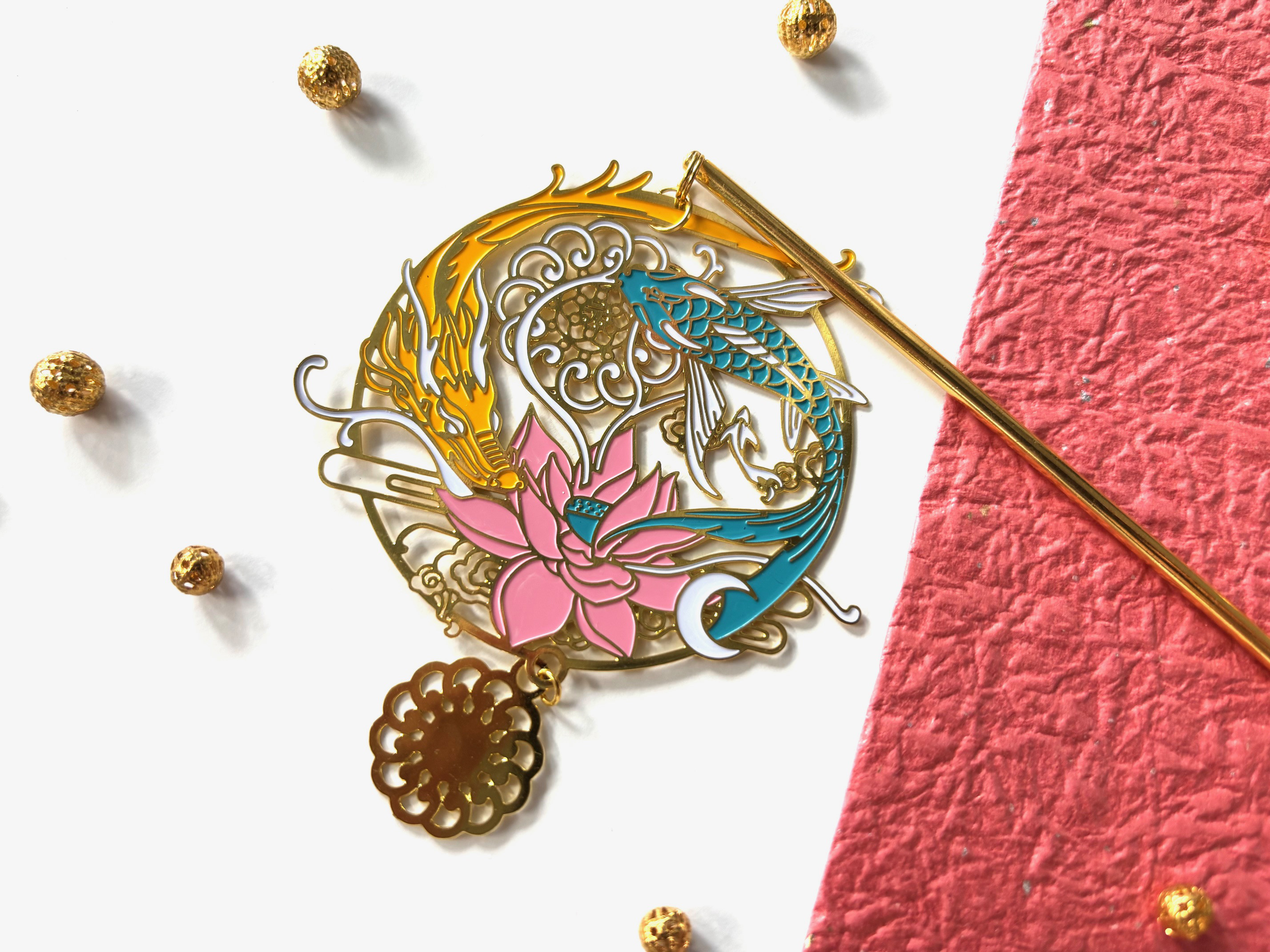 かんざし　ピンクの蓮の花と竜と鯉のフィグリー　一本簪　一本挿し　夏　大きめ　ゴールド　アジアン　水色