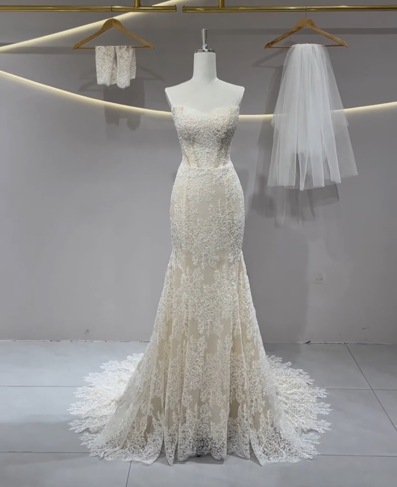 アイボリー　マーメイドドレス　魅惑のフランスレース　エレガントなシルエット　優雅　編み上げ　サイズオーダー　前撮り二次会