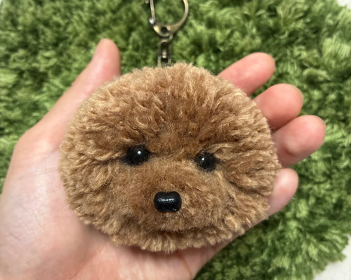 うるうるトイプードル ポンポン毛糸キーホルダー＊薄茶