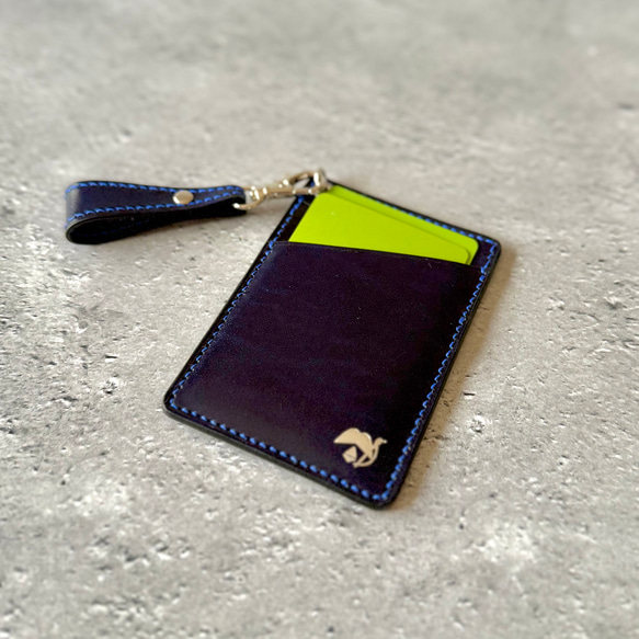 パスケース ブルー ブラック 高級本革ルガト使用 5枚目の画像