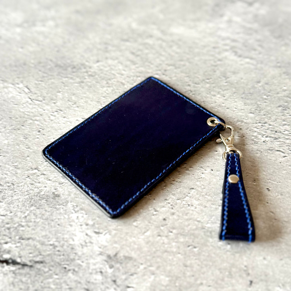 パスケース ブルー ブラック 高級本革ルガト使用 4枚目の画像