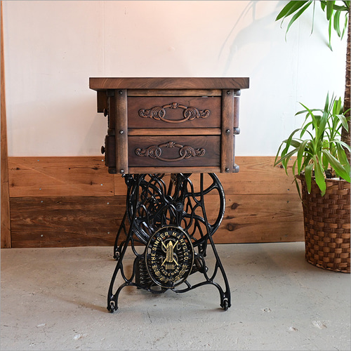 ※アンティーク※ MITSUBISHI踏みミシン脚のテーブル　ケヤキ　アイアン アンティーク※ MITSUBISHI踏みミシン脚のテーブル ケヤキ