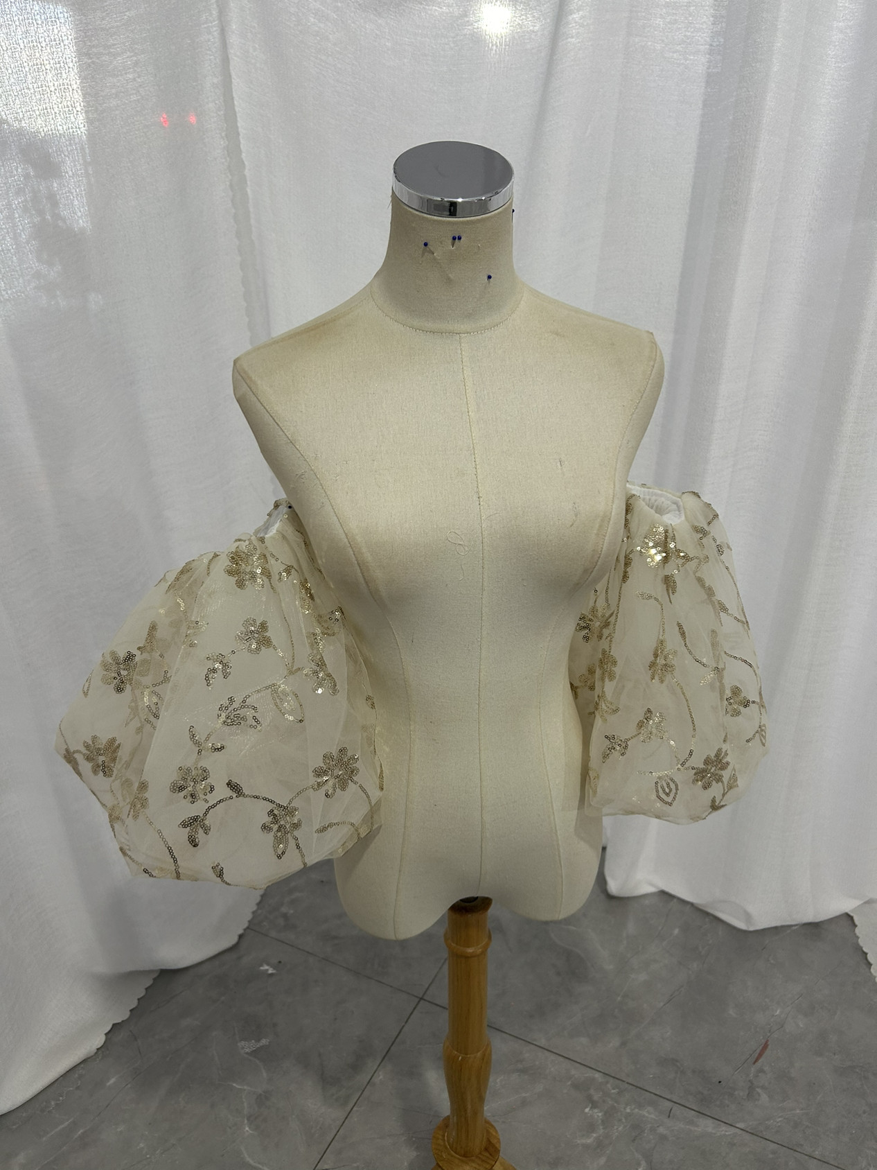 大人気上昇  取り外し袖 ショルダーの付け袖 ゴールド 高級刺繍 パフスリーブ オーダー可能