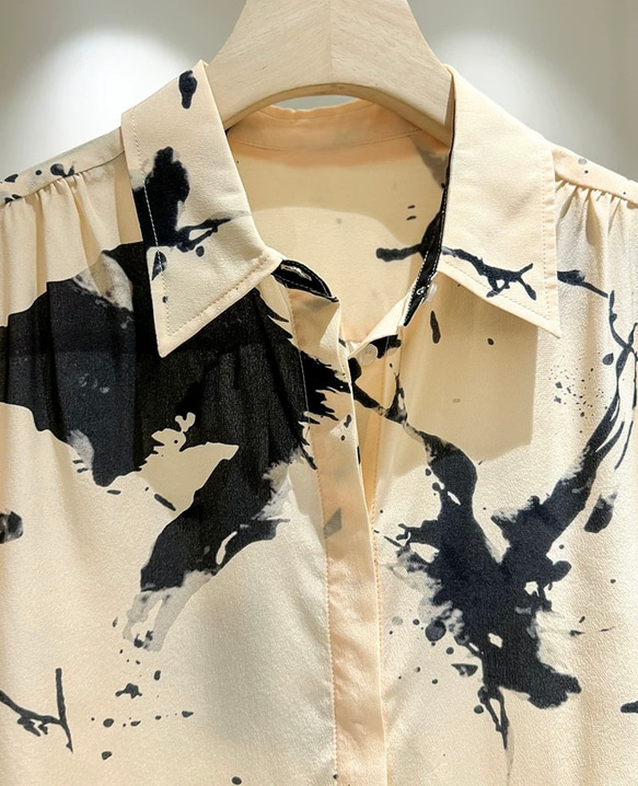 【ジョゼットシルク100%】水墨画テイストプリント柄　長袖ブラウス【秋春夏】 3枚目の画像